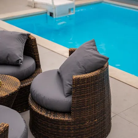 别墅 Tranquility With Pool Private Garden & Bbq By Pikhost